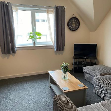 2 Bedroom Flat In Stornoway Town Centre Экстерьер фото