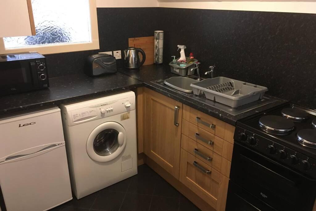 2 Bedroom Flat In Stornoway Town Centre Экстерьер фото