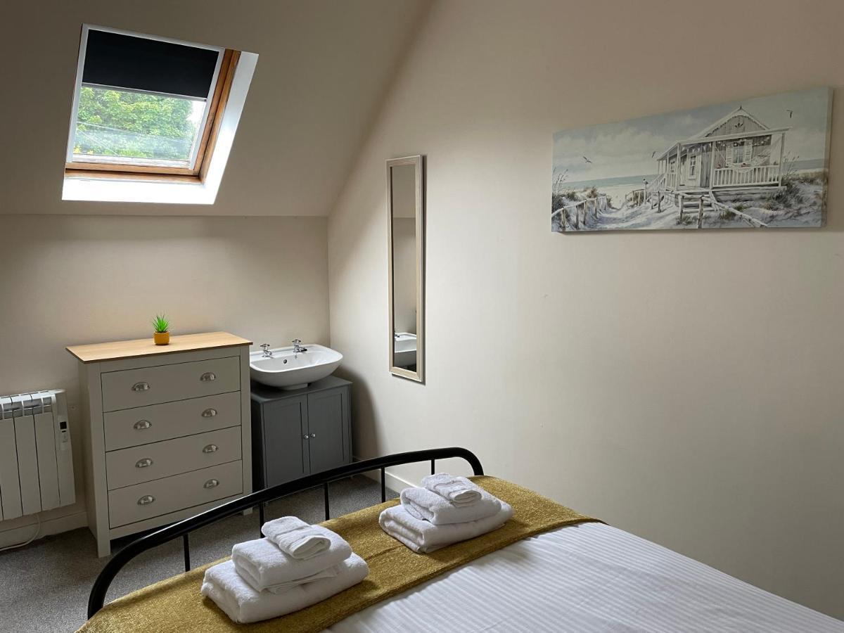 2 Bedroom Flat In Stornoway Town Centre Экстерьер фото