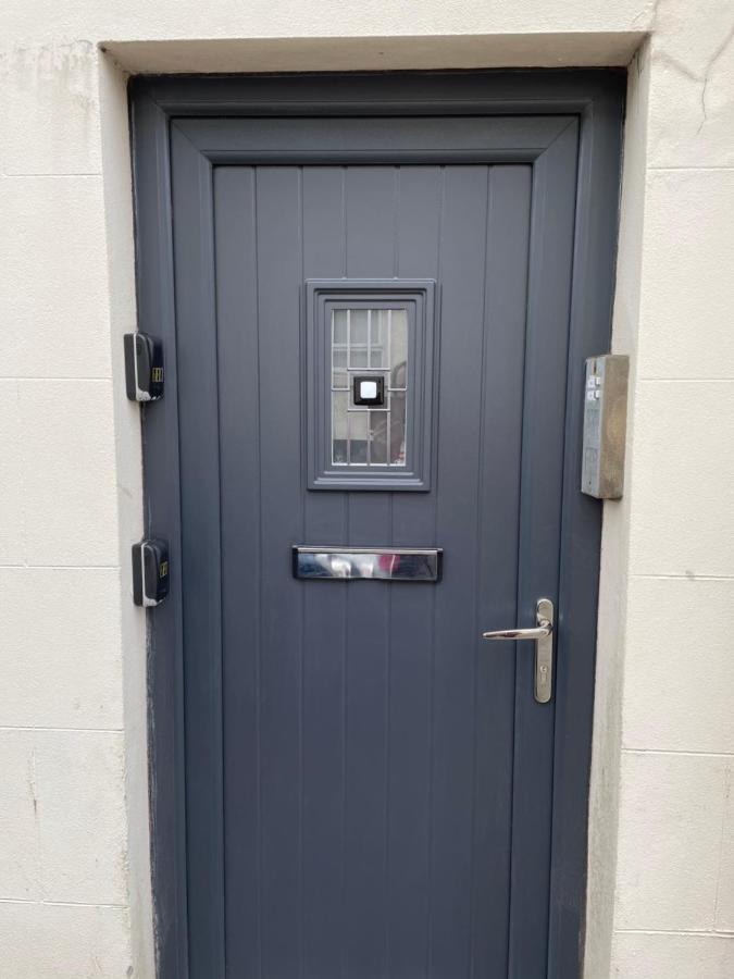 2 Bedroom Flat In Stornoway Town Centre Экстерьер фото