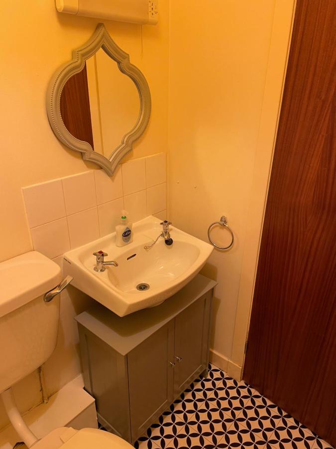 2 Bedroom Flat In Stornoway Town Centre Экстерьер фото