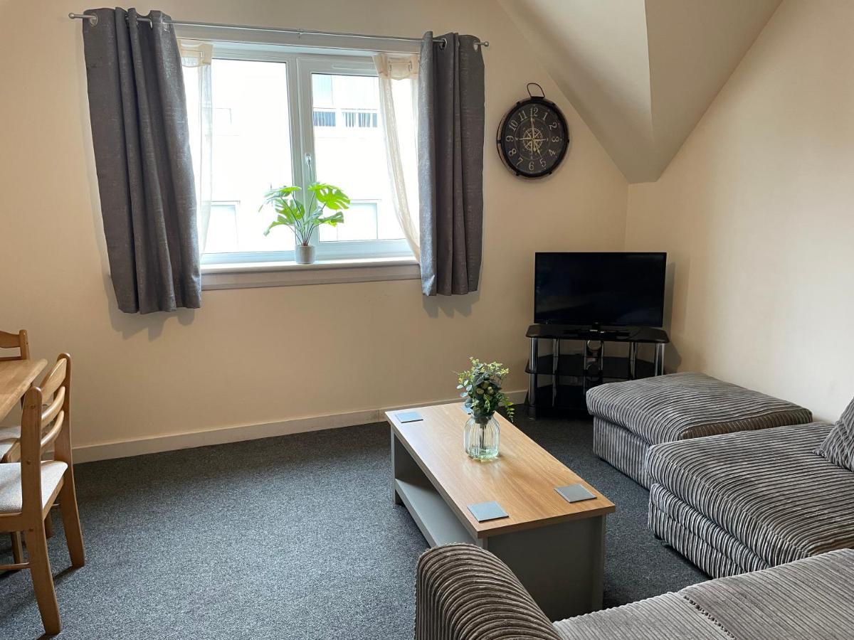 2 Bedroom Flat In Stornoway Town Centre Экстерьер фото